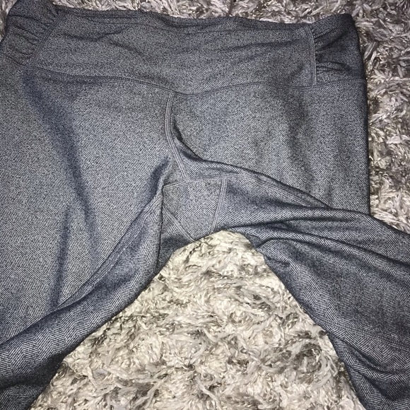 ATHLETA Herringbone Ruched grey 7/8 leggings M - Picture 2 of 7